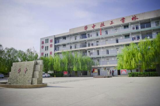 保定華中高級(jí)技工學(xué)校有哪些辦學(xué)特色？