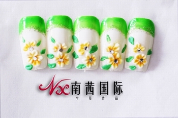 青島美容美發(fā)學校有美甲課程班嗎？