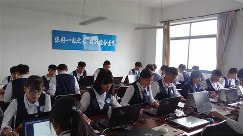 威海有商務日語（+計算機平面設計）專業(yè)嗎？